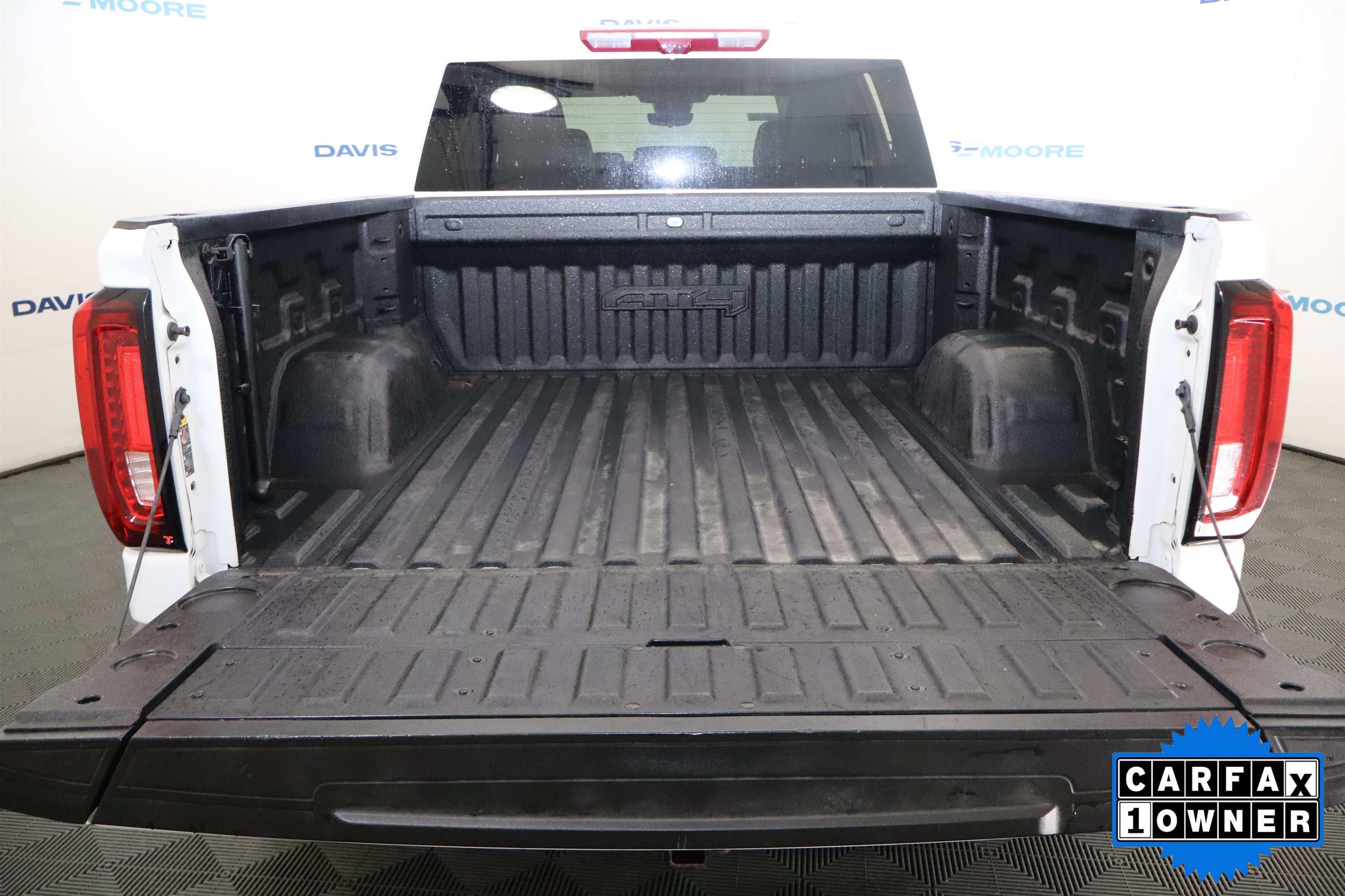 Used 2024 GMC Sierra 1500 AT4 w/ Technology Package AWD/4WD image 9