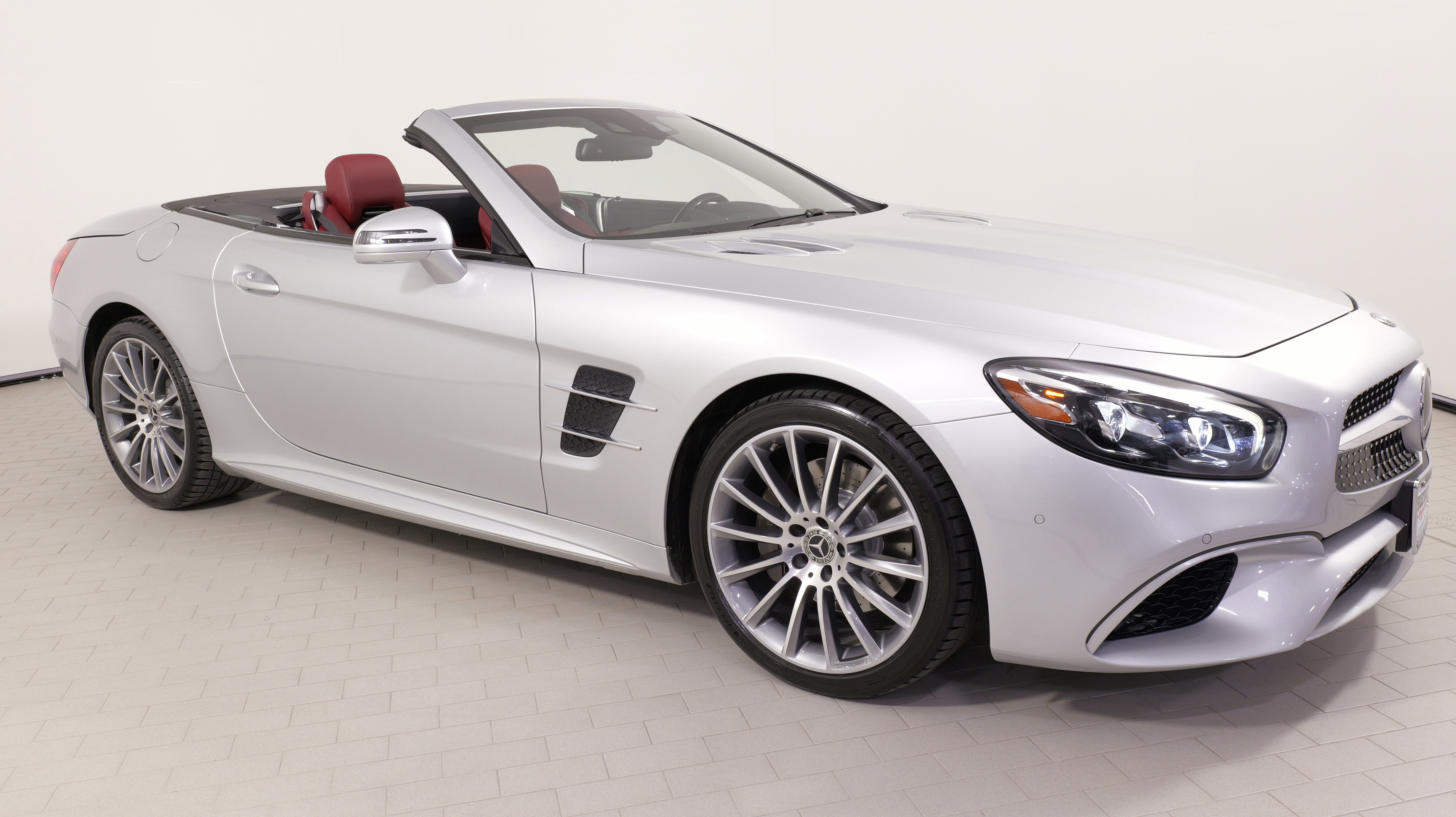 Used 2019 Mercedes-Benz SL 550 image 11