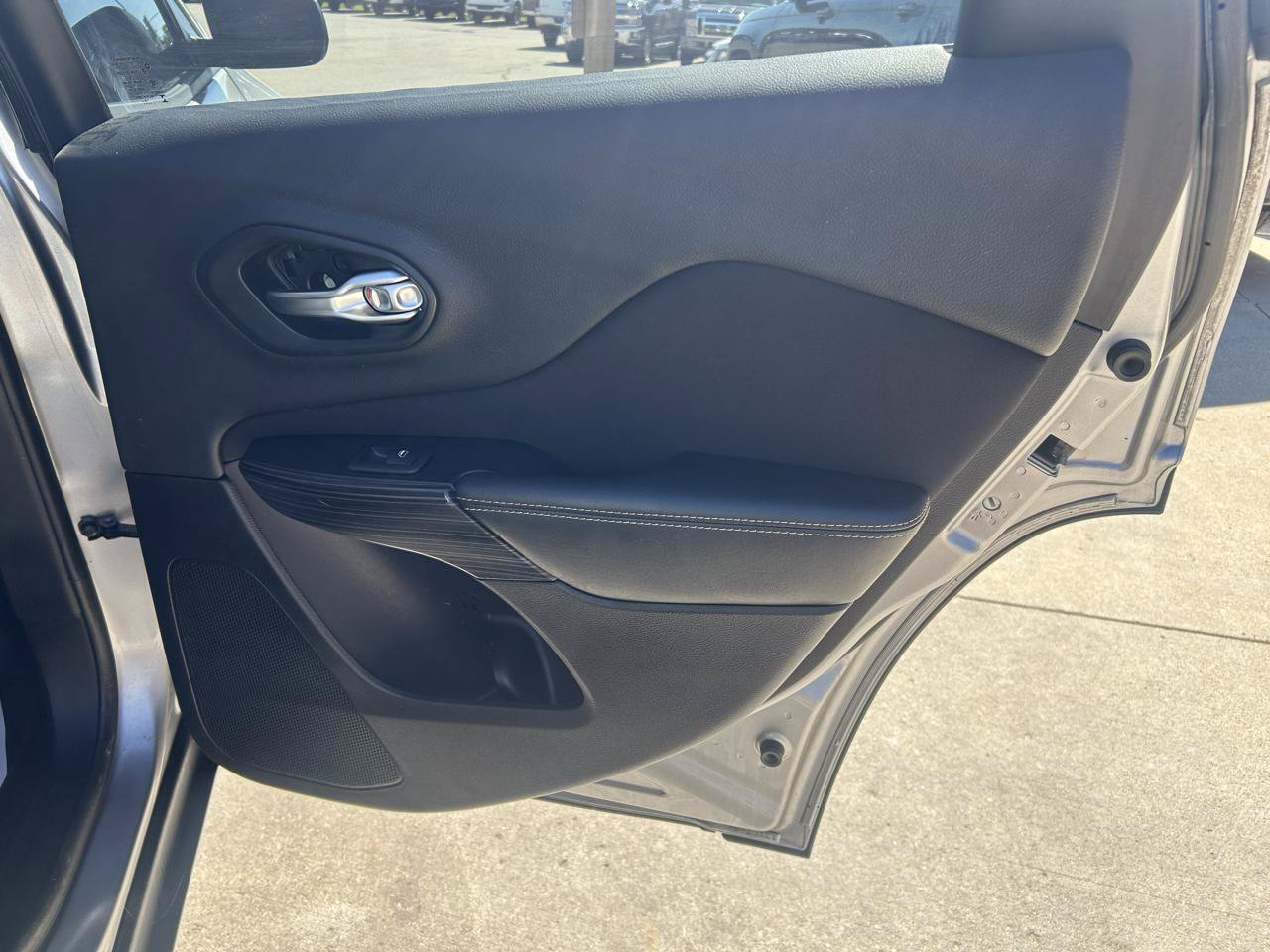 Used 2014 Jeep Cherokee Sport FWD image 15