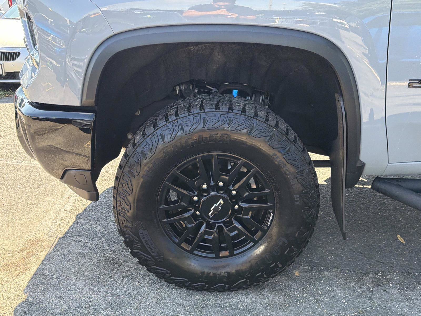 Used 2025 Chevrolet Silverado 2500 ZR2 w/ Technology Package AWD/4WD image 8