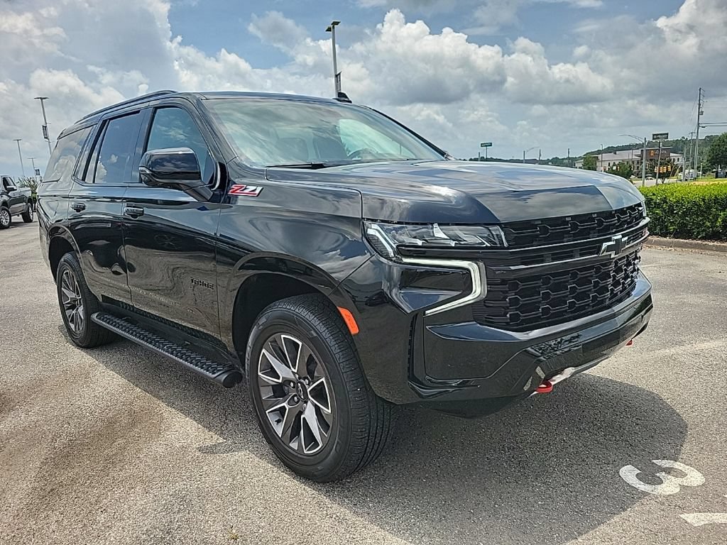 Used 2023 Chevrolet Tahoe Z71 w/ Luxury Package AWD/4WD image 3
