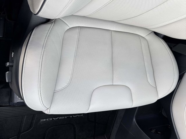 Used 2024 Hyundai Palisade Limited image 18