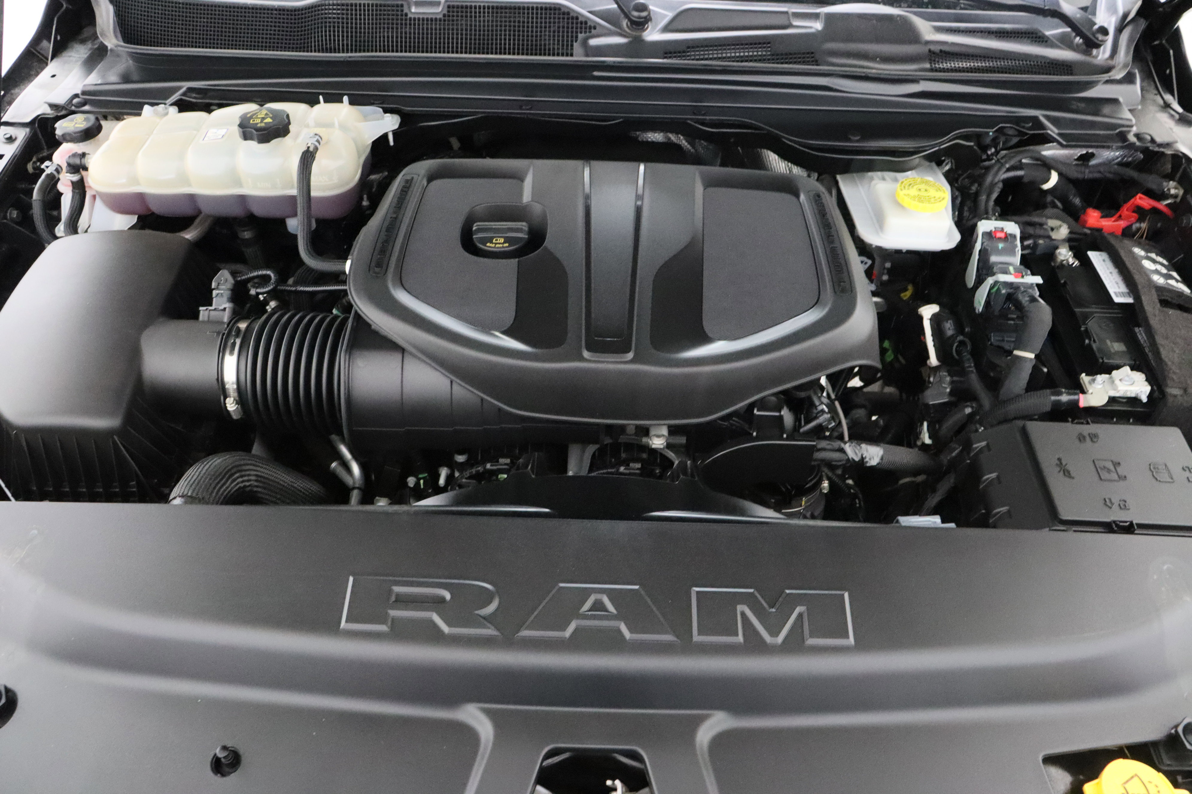 Used 2025 RAM 1500 Laramie w/ Sport Appearance Package AWD/4WD image 41