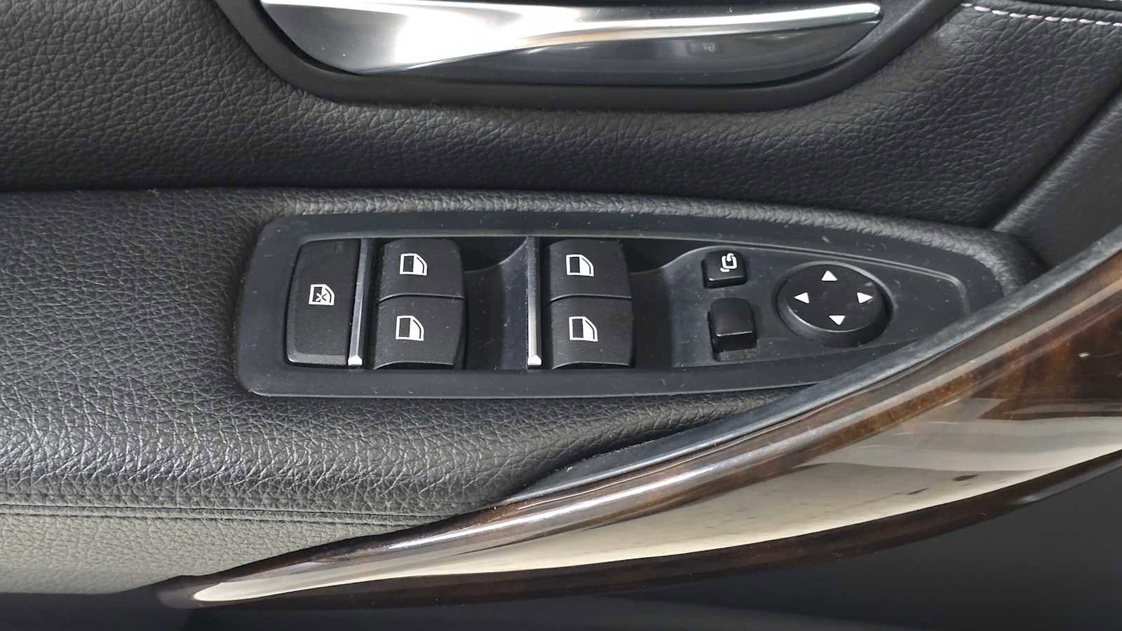 Used 2017 BMW 330e 330e iPerformance image 23