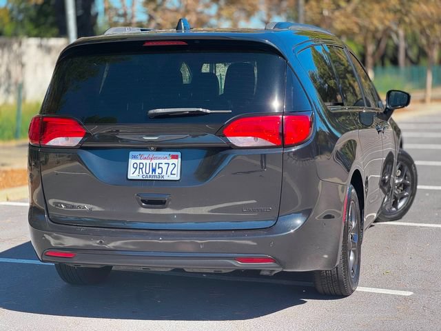 Used 2018 Chrysler Pacifica Limited w/ Advanced Safetytec Group FWD image 20