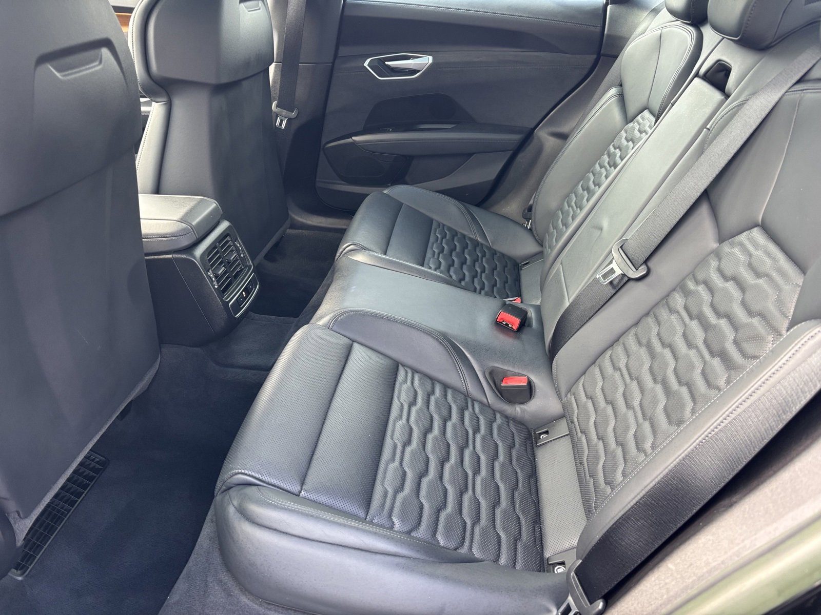 Used 2022 Audi e-tron GT Premium Plus image 20