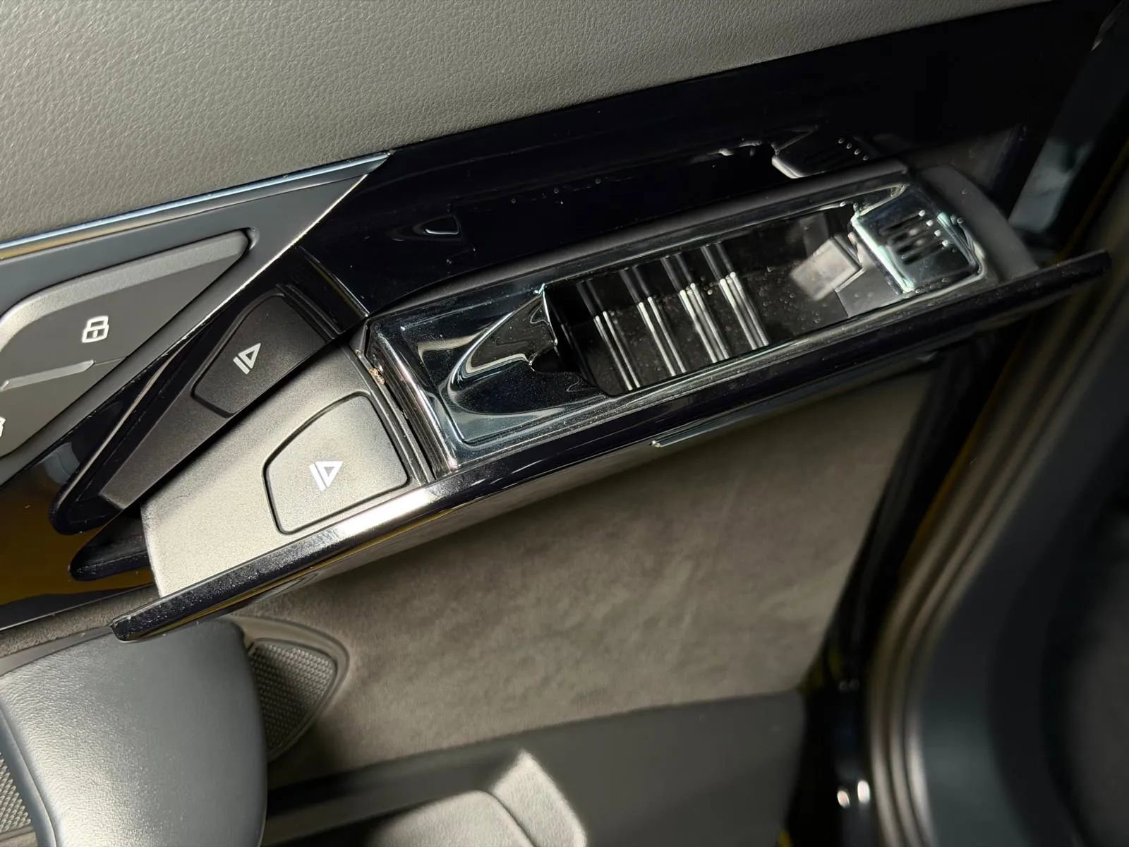 Used 2015 Audi A8 L 4.0T w/ Premium Package image 22