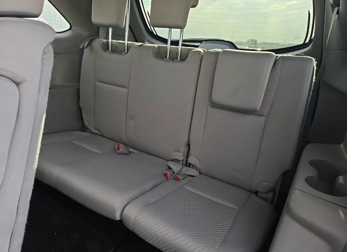 Used 2016 Toyota Highlander LE FWD image 5