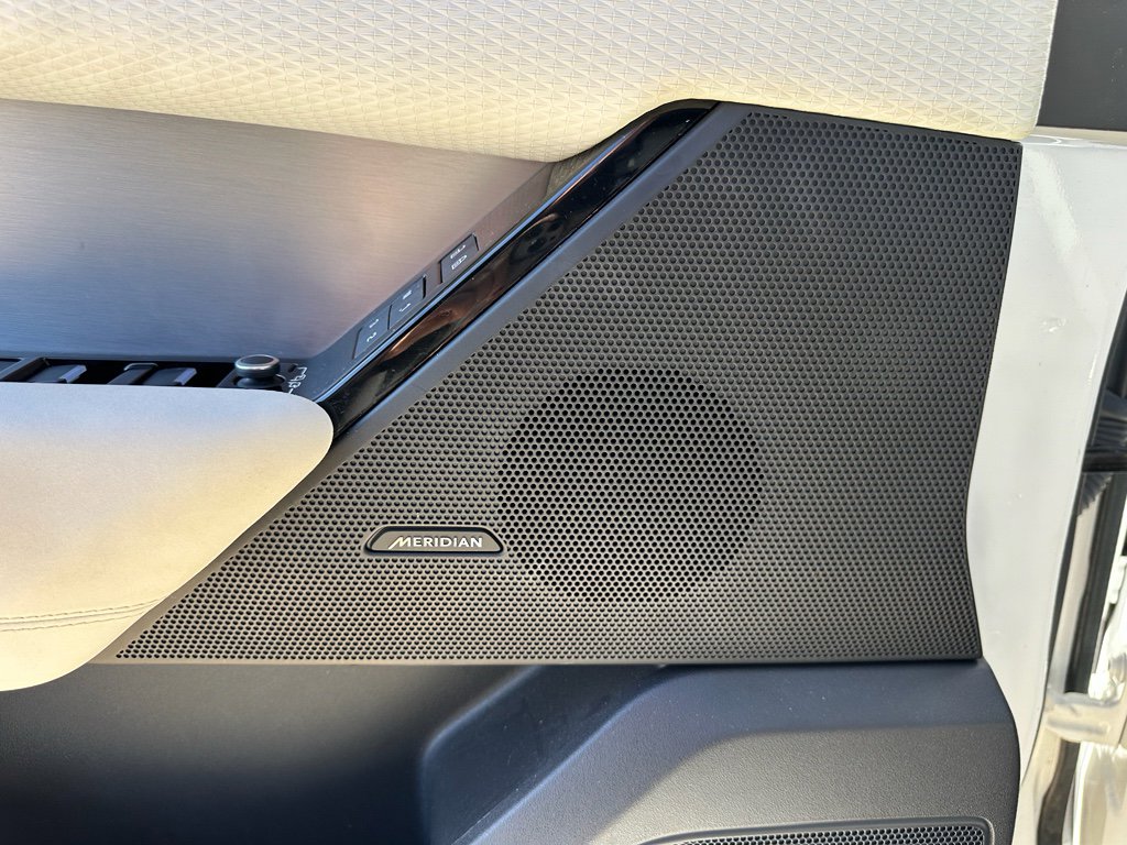 Used 2023 Land Rover Range Rover Velar R-Dynamic S image 11