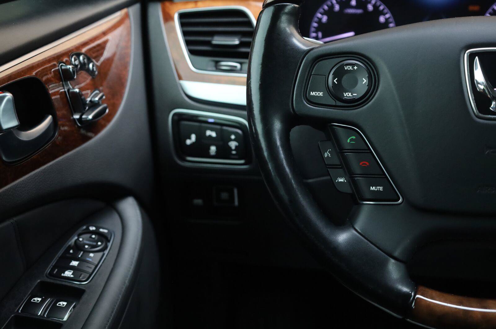 Used 2015 Hyundai Equus Signature RWD image 32