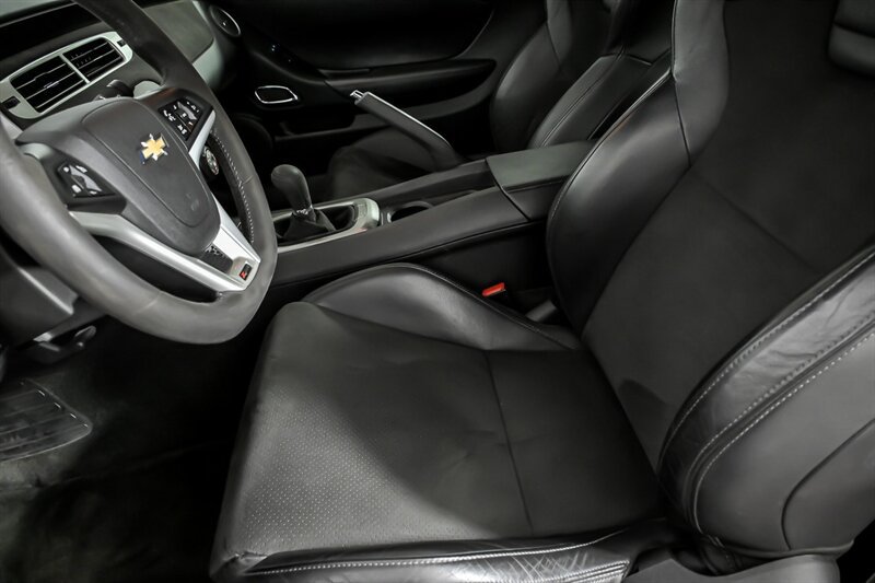 Used 2015 Chevrolet Camaro Z/28 RWD image 17