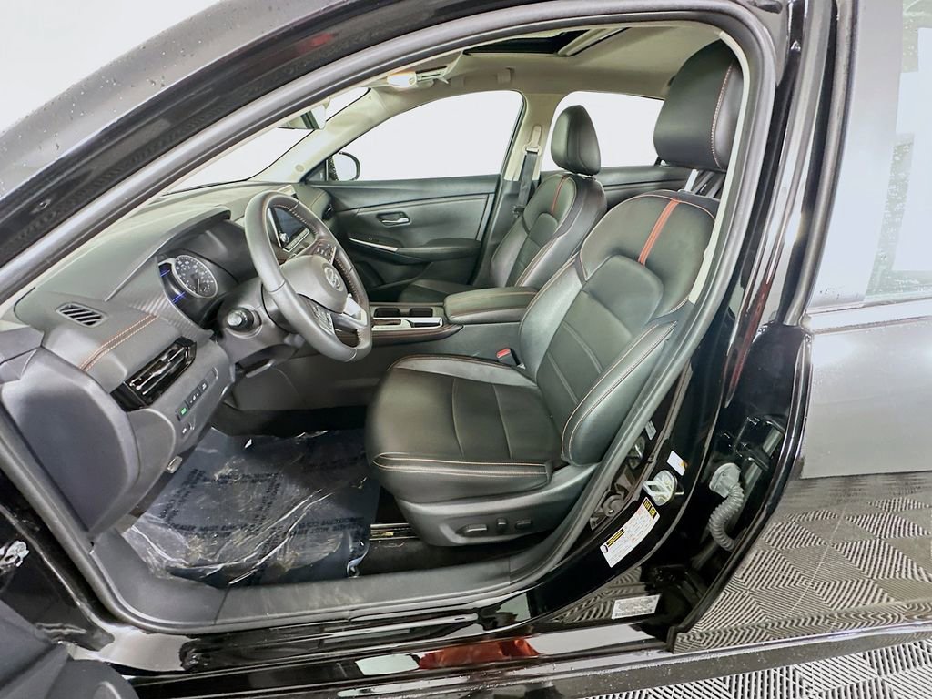 Used 2023 Nissan Sentra SR w/ SR Premium Package FWD image 28