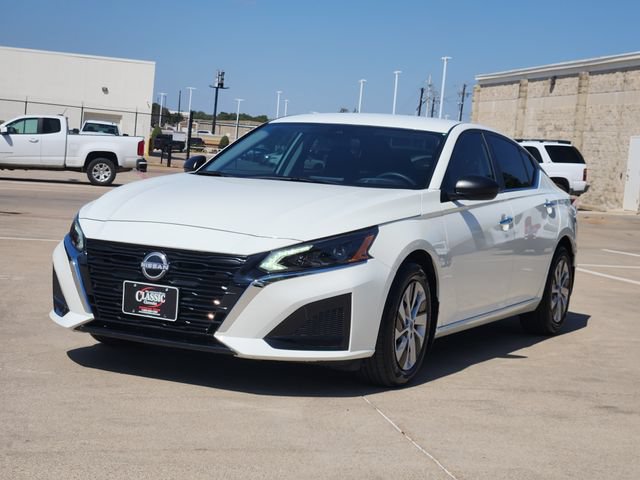 Used 2025 Nissan Altima 2.5 S FWD image 12