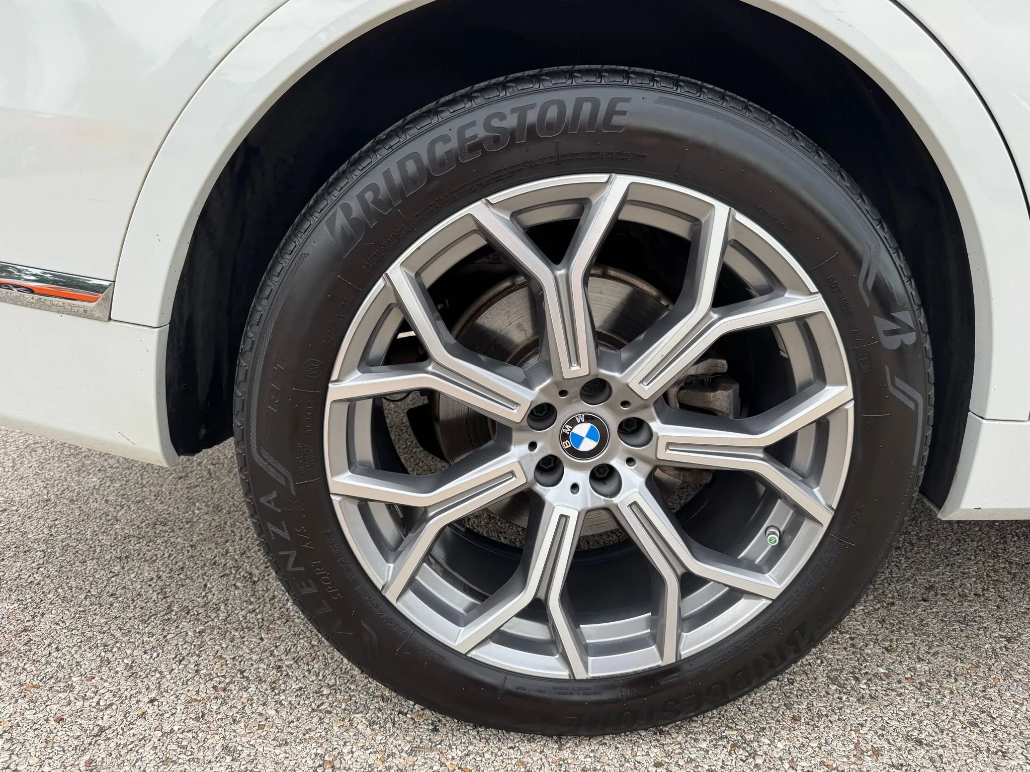 Used 2021 BMW X7 xDrive40i w/ Premium Package image 15