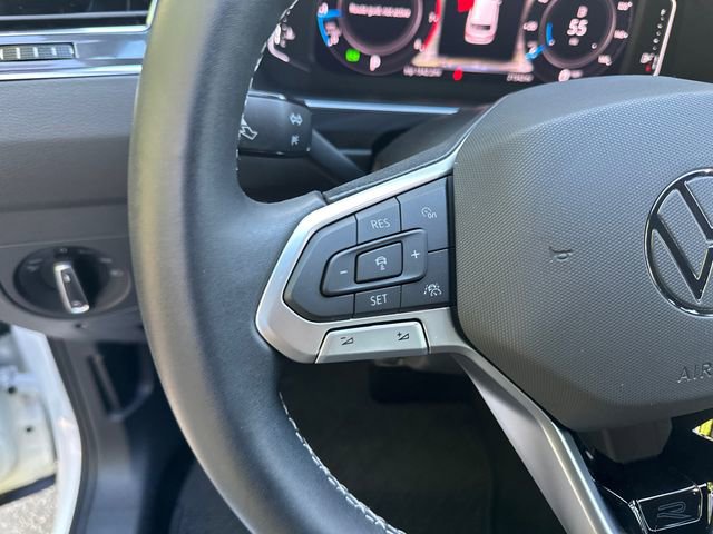 Used 2023 Volkswagen Tiguan SEL R-Line image 16