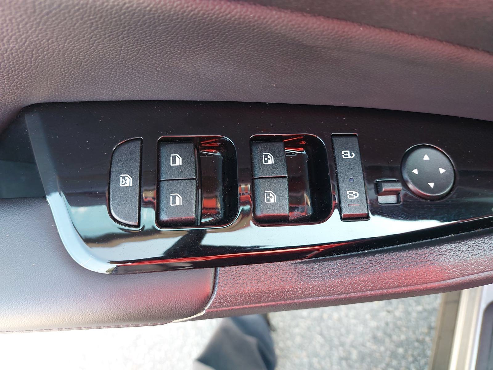 Used 2024 Kia Sportage EX FWD image 27