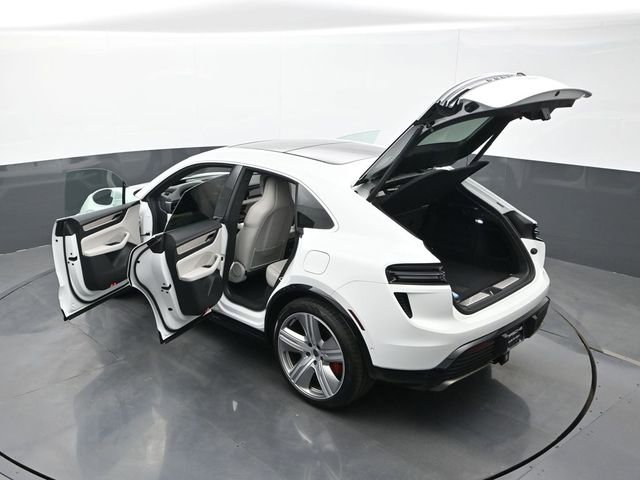 New 2026 Porsche Macan Turbo Electric AWD/4WD image 30