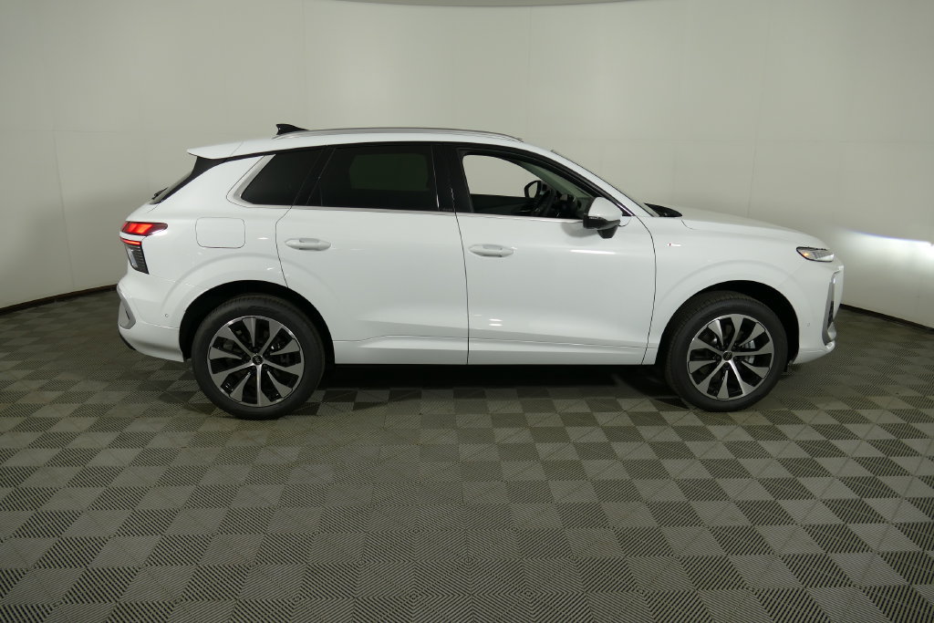 New 2026 Audi Q3 quattro 2.0T AWD/4WD image 2