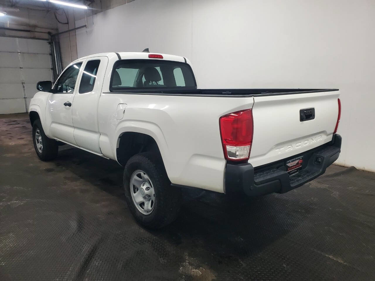 Used 2016 Toyota Tacoma SR5 image 5