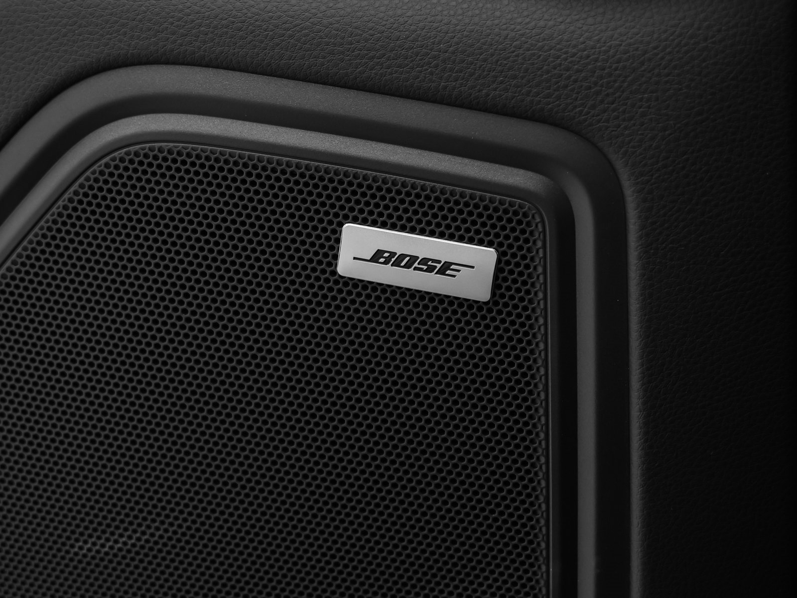 Certified 2025 Porsche Macan image 37