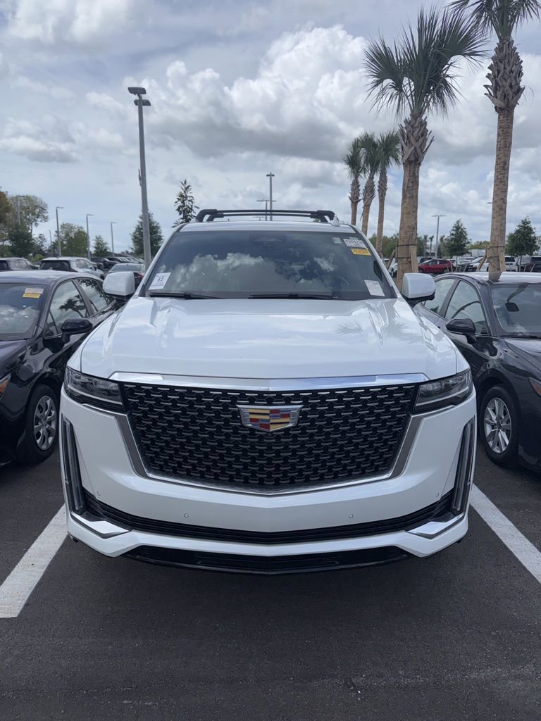 Used 2023 Cadillac Escalade Premium Luxury image 2