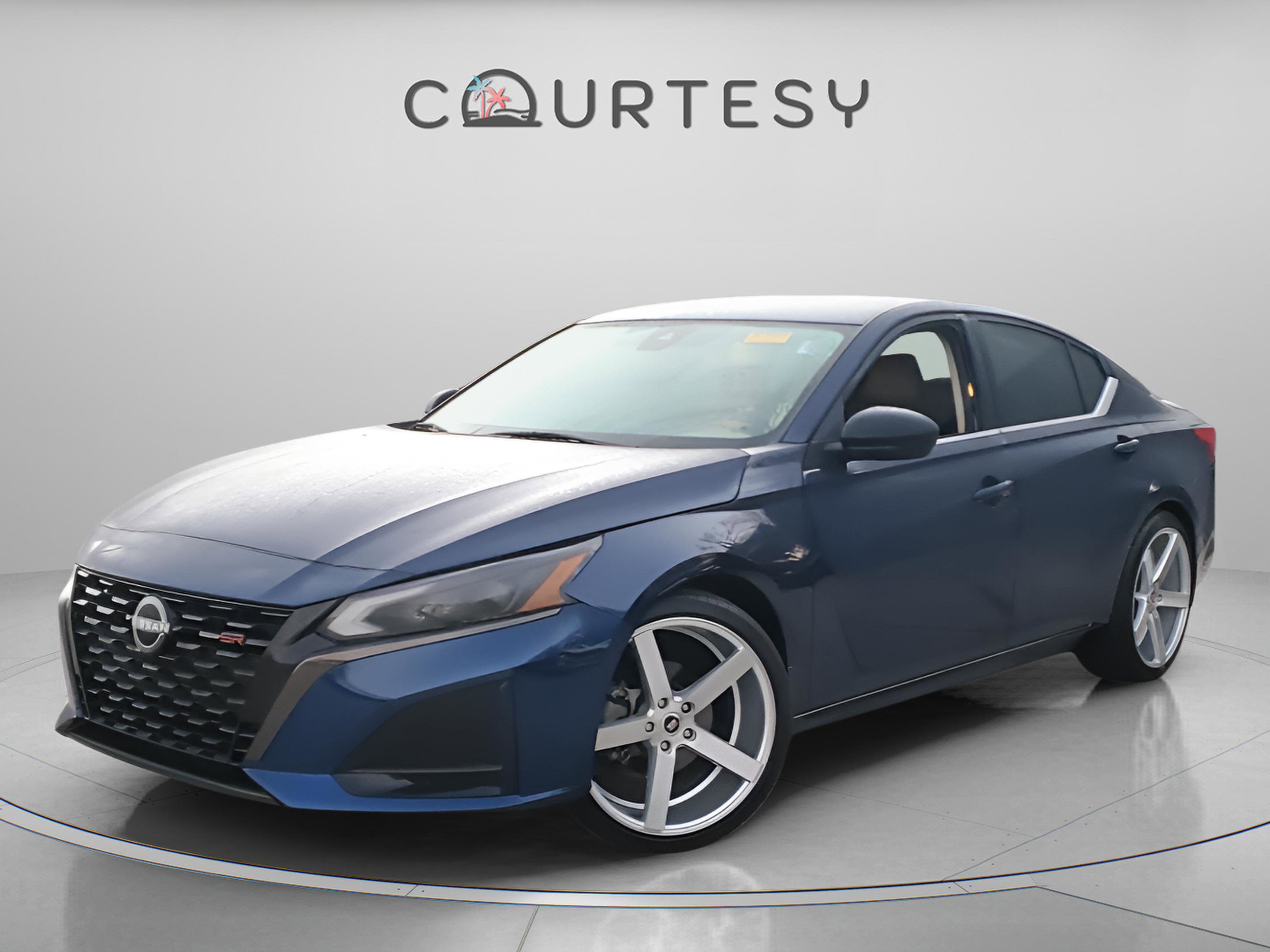 Used 2023 Nissan Altima 2.5 SR image 1
