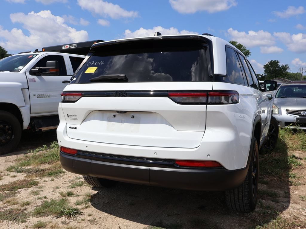 Used 2024 Jeep Grand Cherokee Altitude AWD/4WD image 16