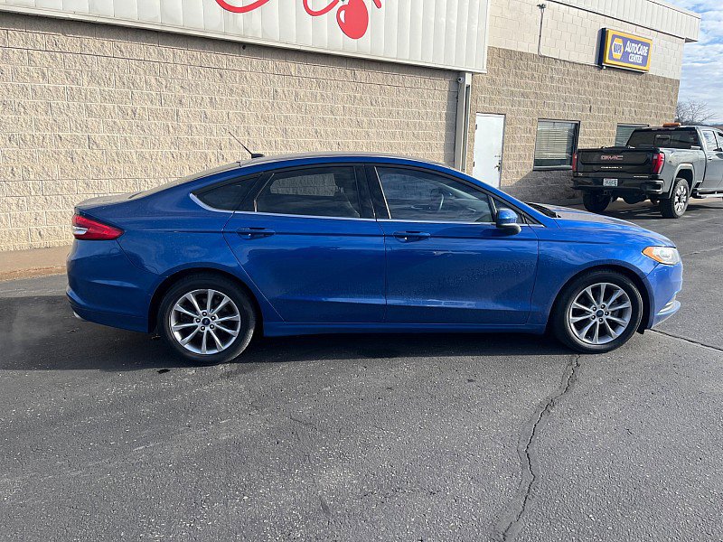 Used 2017 Ford Fusion SE w/ Fusion SE Technology Package image 7