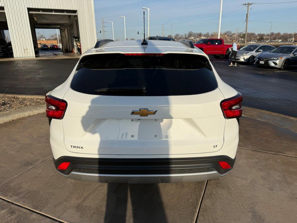 Used 2025 Chevrolet Trax LT w/ LT Convenience Package image 9