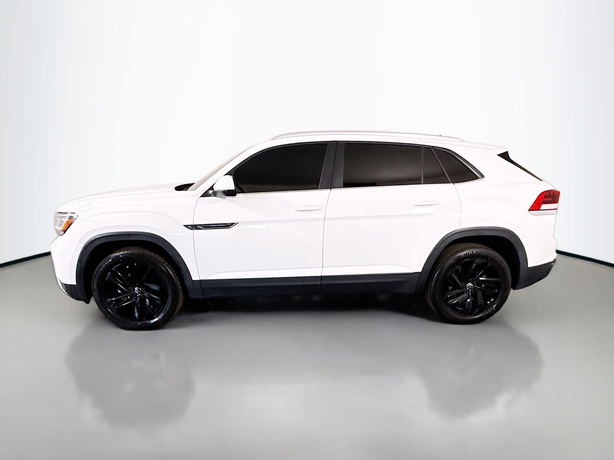 Used 2023 Volkswagen Atlas Cross Sport SE FWD image 6