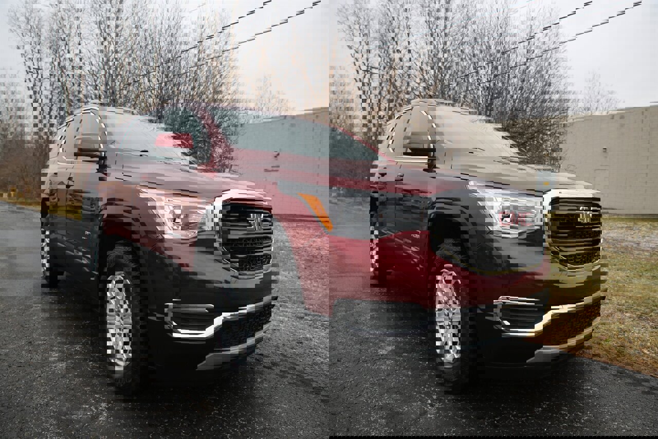 Used 2018 GMC Acadia SLE w/ LPO, Floor Liner Package