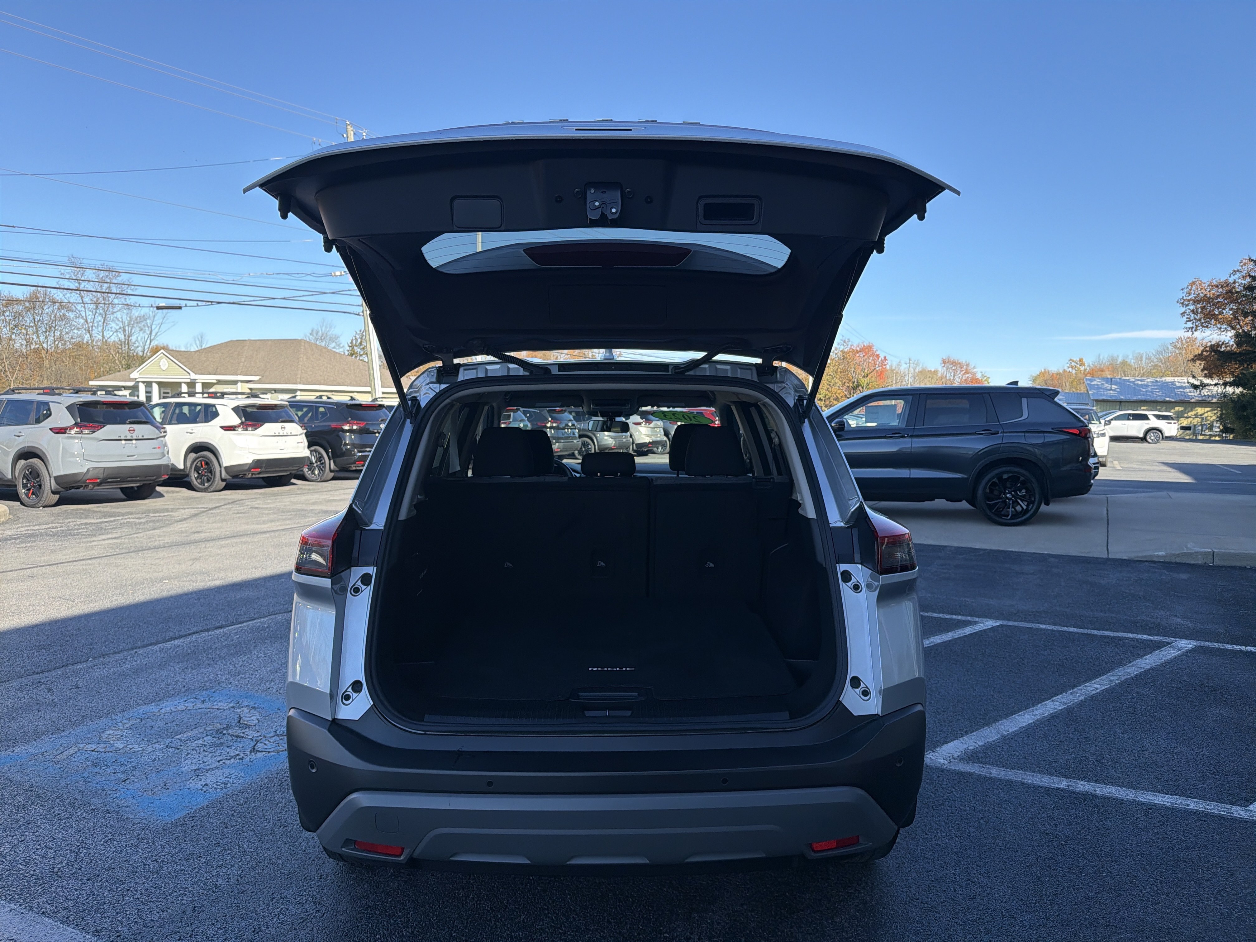 Certified 2023 Nissan Rogue SV AWD/4WD image 8