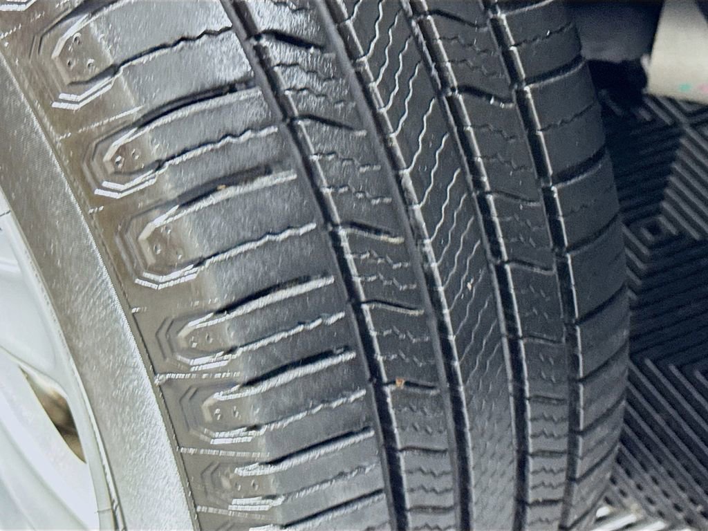 Used 2019 Buick Envision Essence image 39