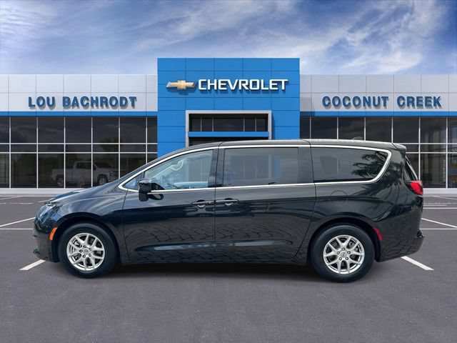 Used 2023 Chrysler Voyager LX FWD image 5