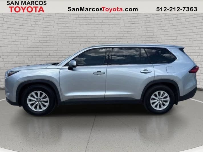 Used 2024 Toyota Grand Highlander FWD image 2
