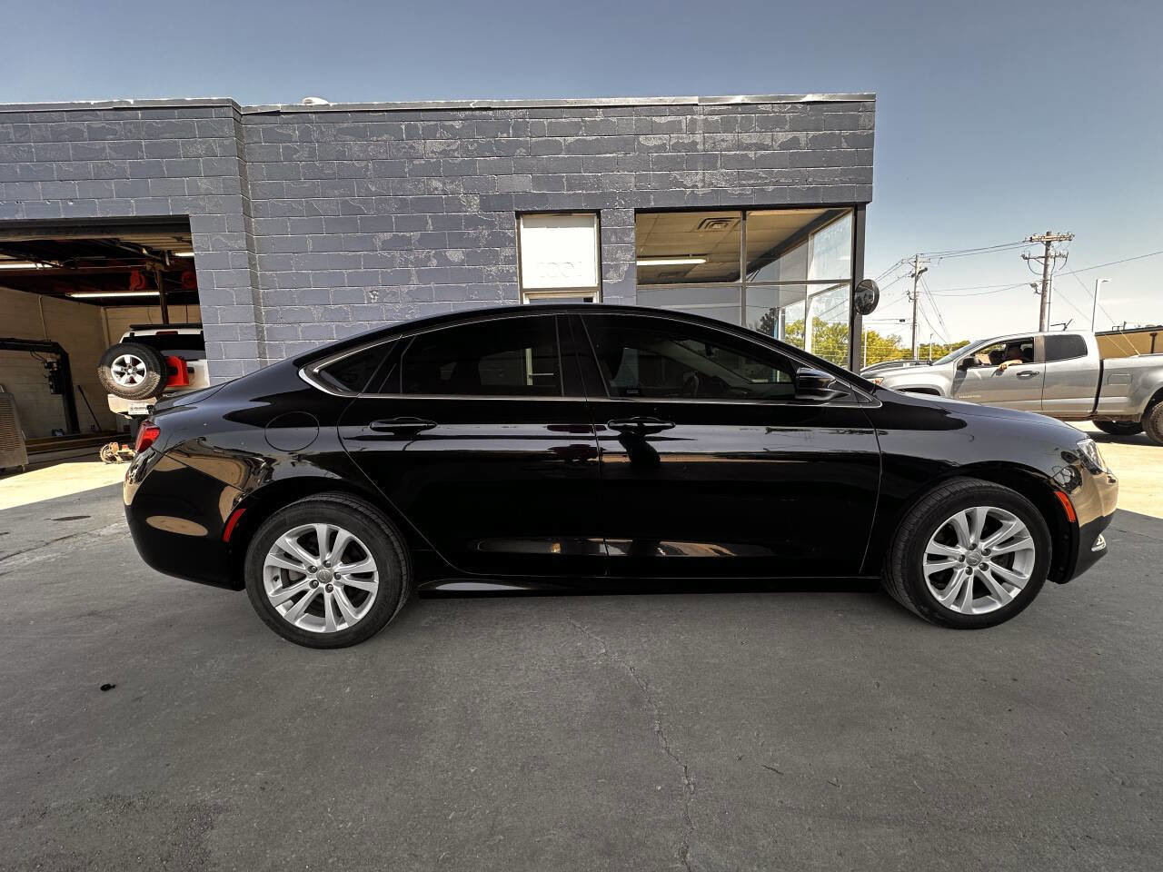 Used 2016 Chrysler 200 Limited FWD image 9