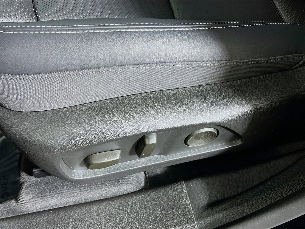 Used 2025 GMC Terrain Elevation w/ Elevation Premium Package image 18