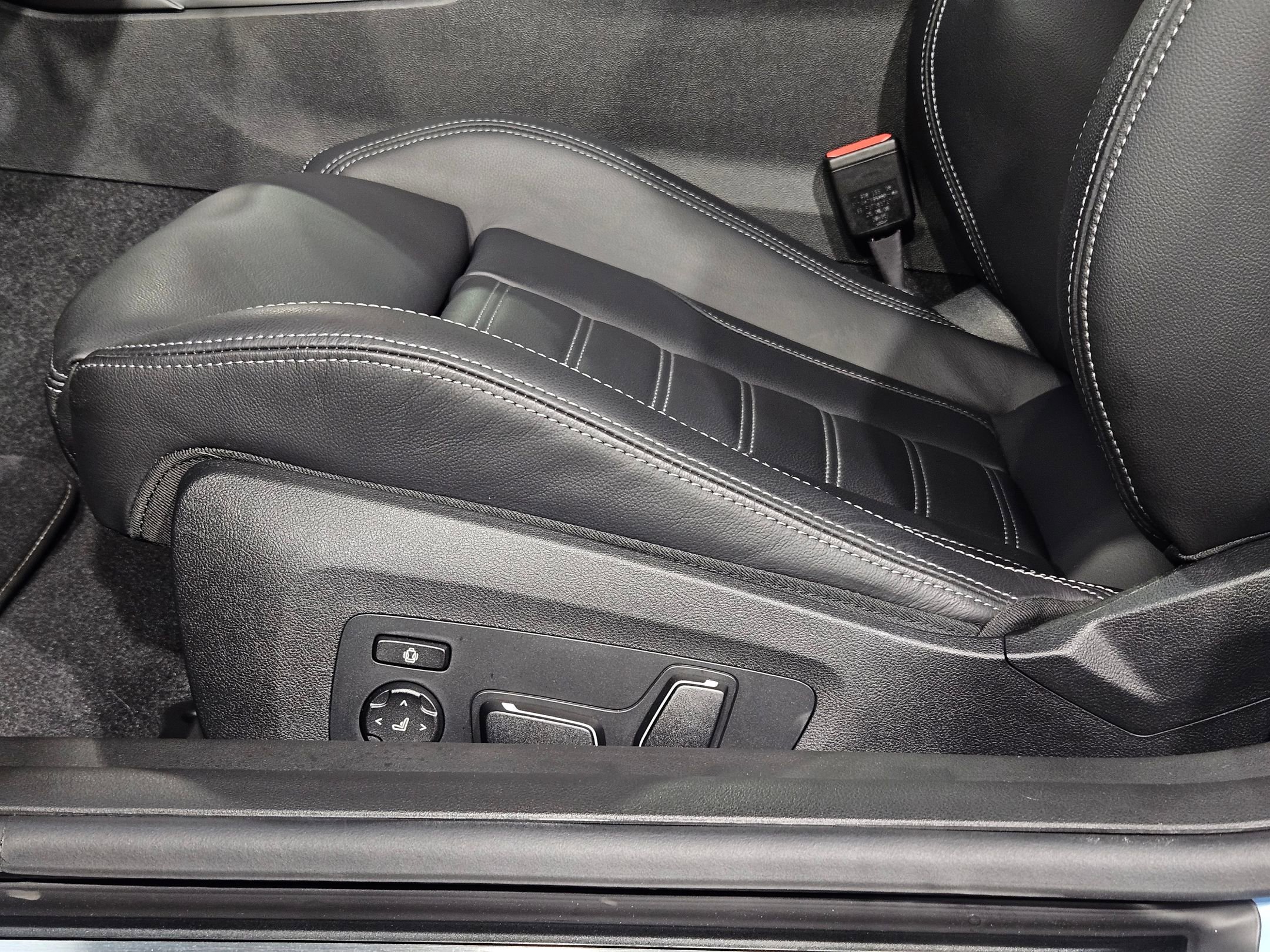 Used 2026 BMW M2 w/ Lighting Package image 23