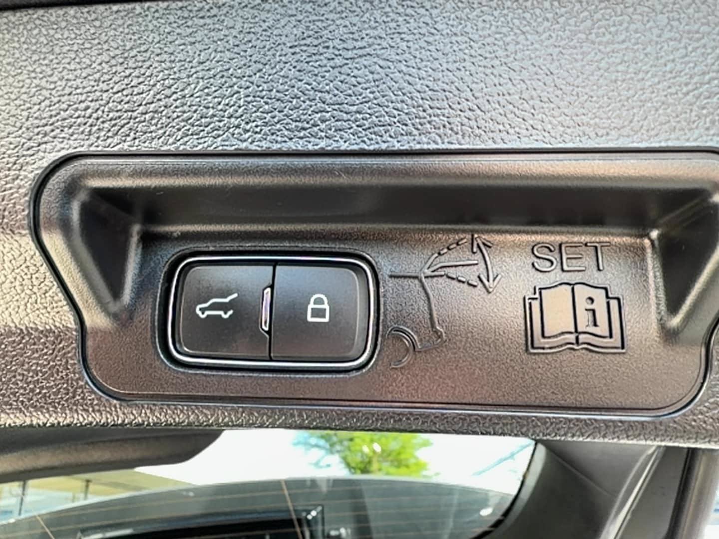 Used 2023 Ford Explorer ST-Line AWD/4WD image 31