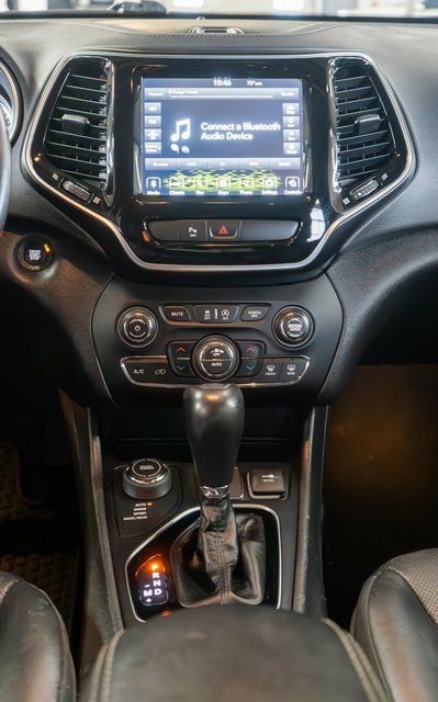 Used 2020 Jeep Cherokee Limited image 16