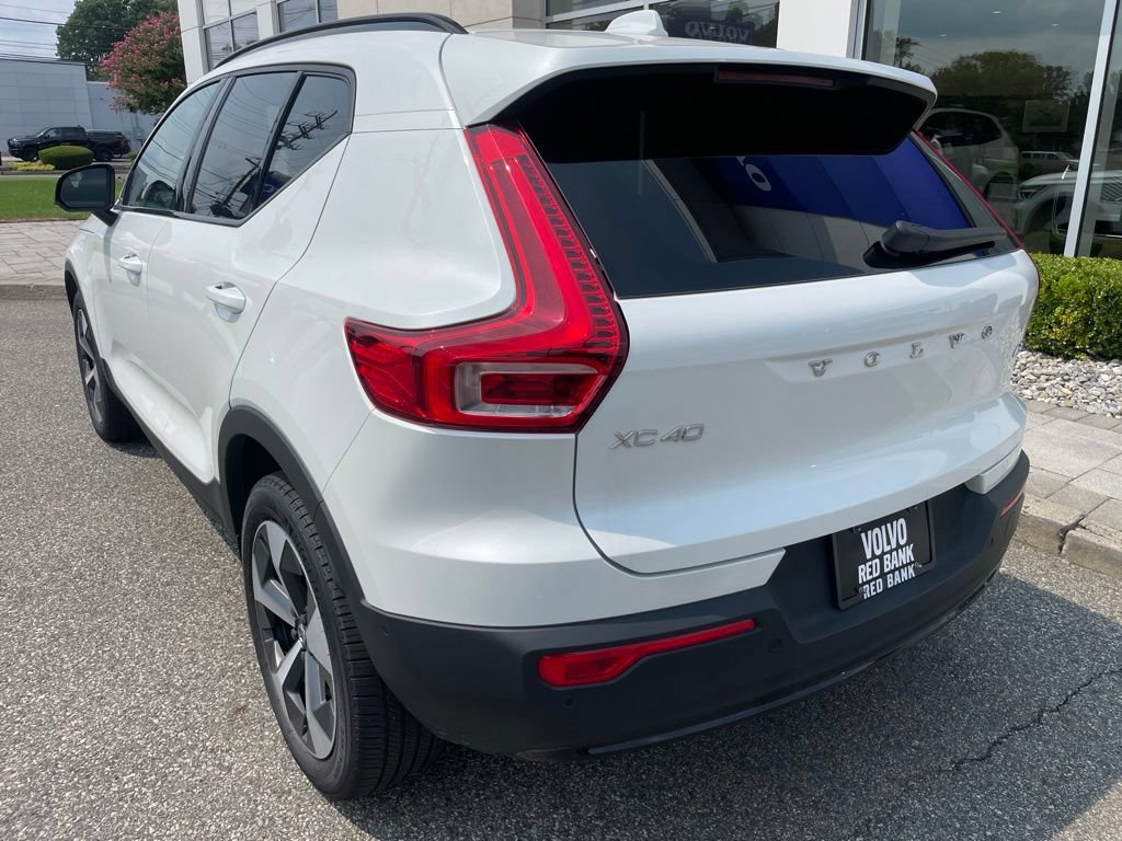 Certified 2025 Volvo XC40 B5 Plus AWD/4WD image 3