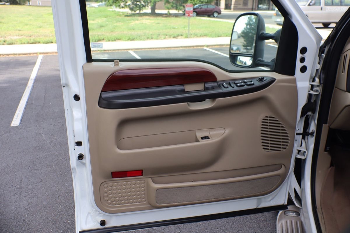 Used 2005 Ford Excursion Eddie Bauer AWD/4WD image 25