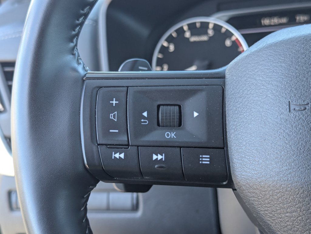 Used 2025 Nissan Rogue SV AWD/4WD image 18