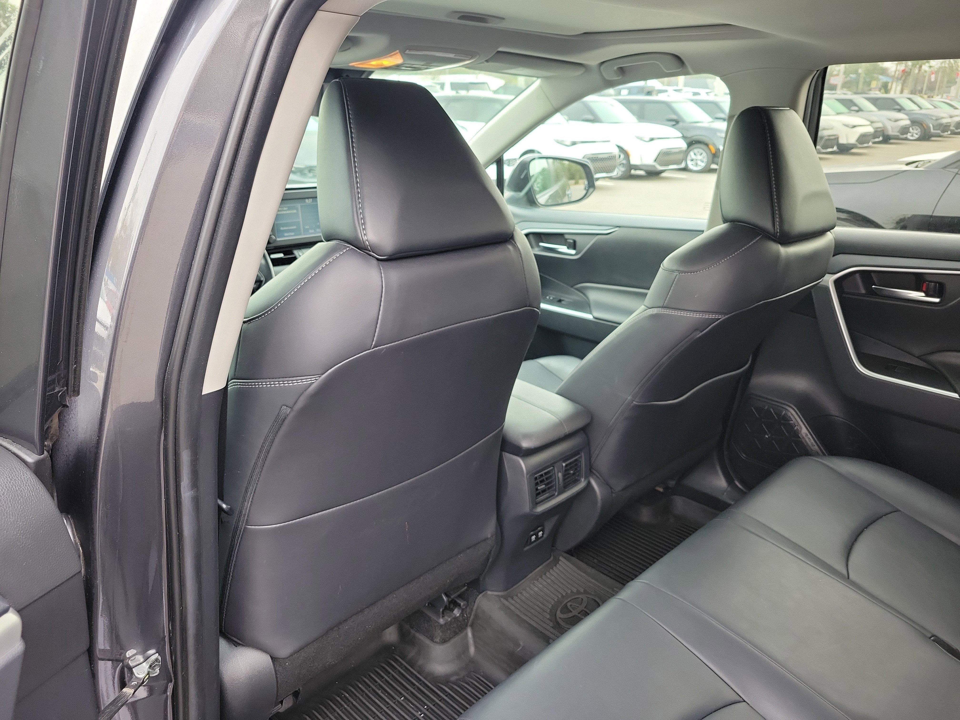 Used 2019 Toyota RAV4 XLE Premium image 17