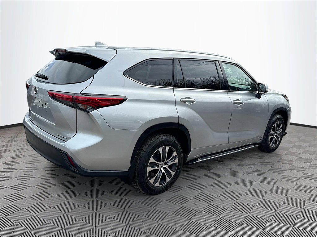 Used 2022 Toyota Highlander XLE image 6
