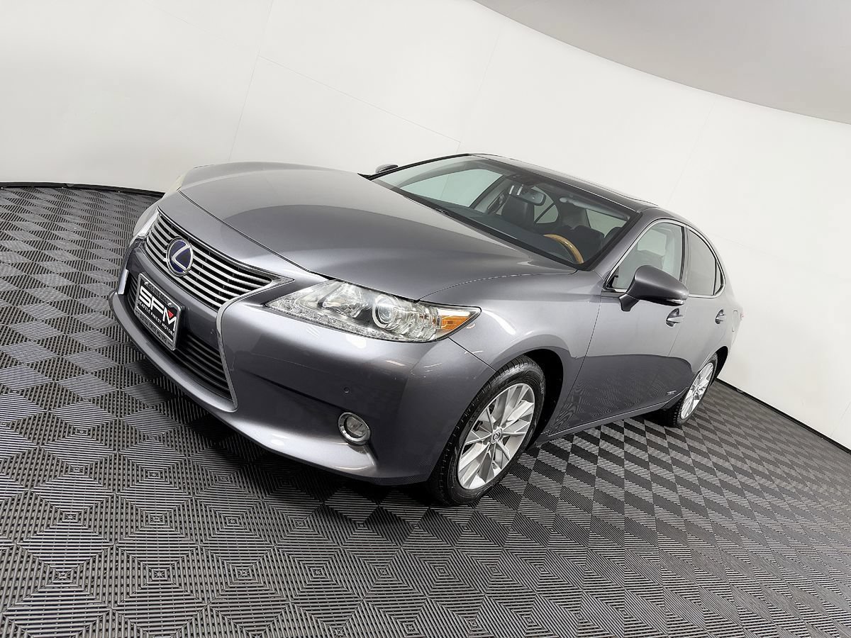 Used 2014 Lexus ES 300h w/ Luxury Package w/Bamboo Trim FWD image 18