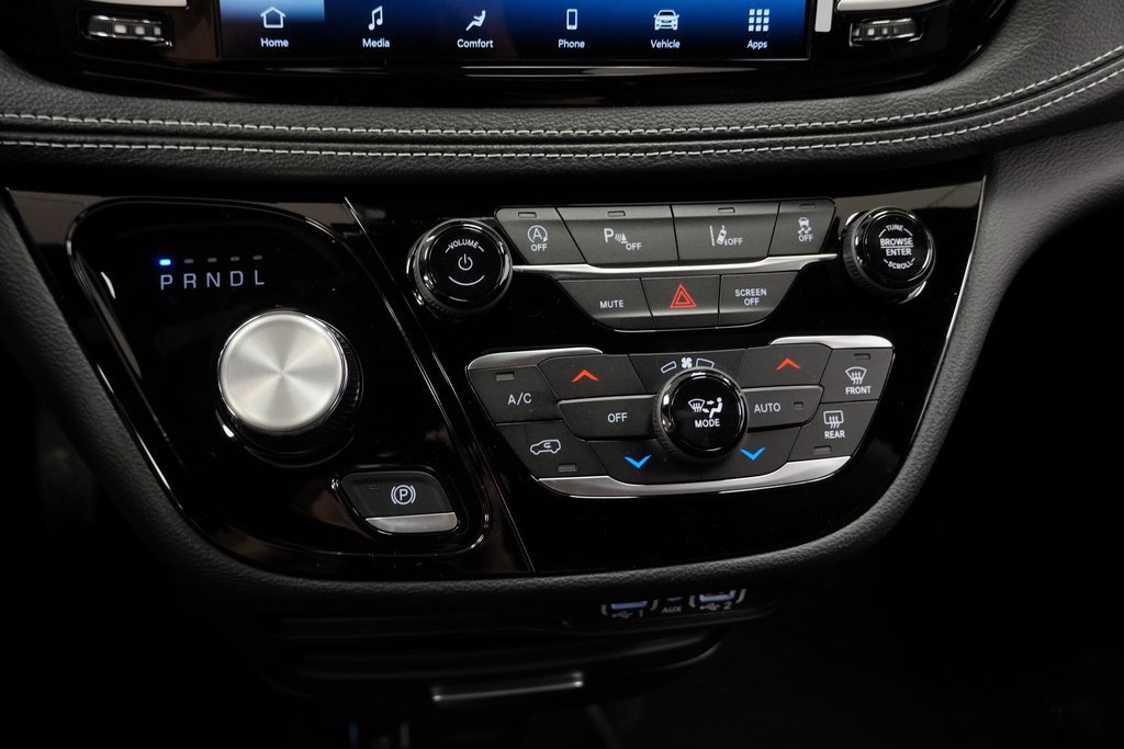 Certified 2025 Chrysler Pacifica Select image 31