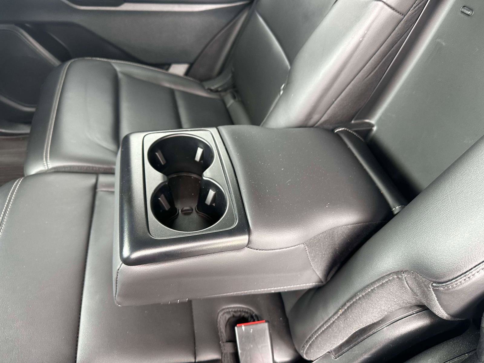 Used 2022 Ford Explorer XLT w/ Equipment Group 202A image 11