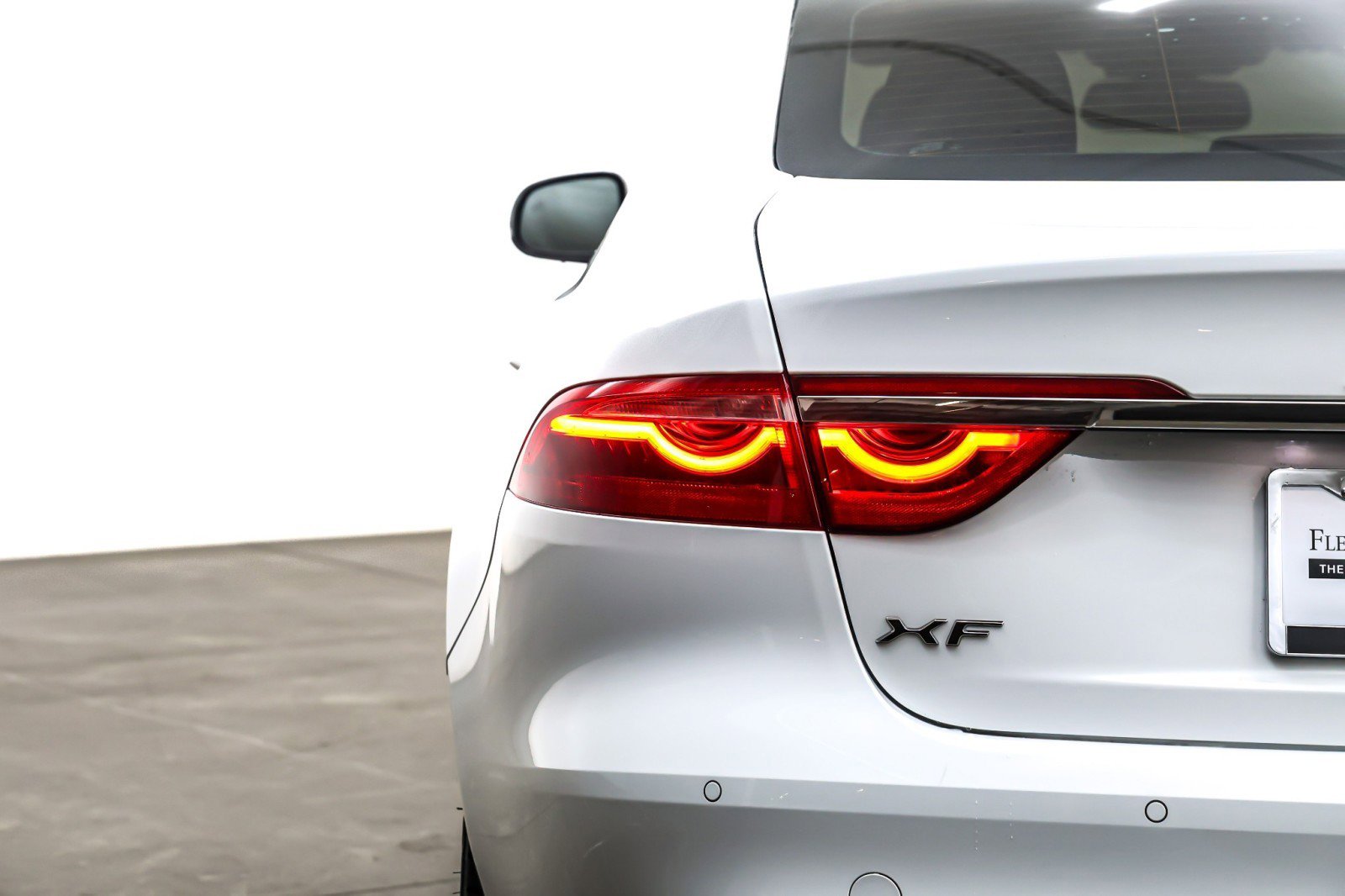 Used 2017 Jaguar XF Premium image 15