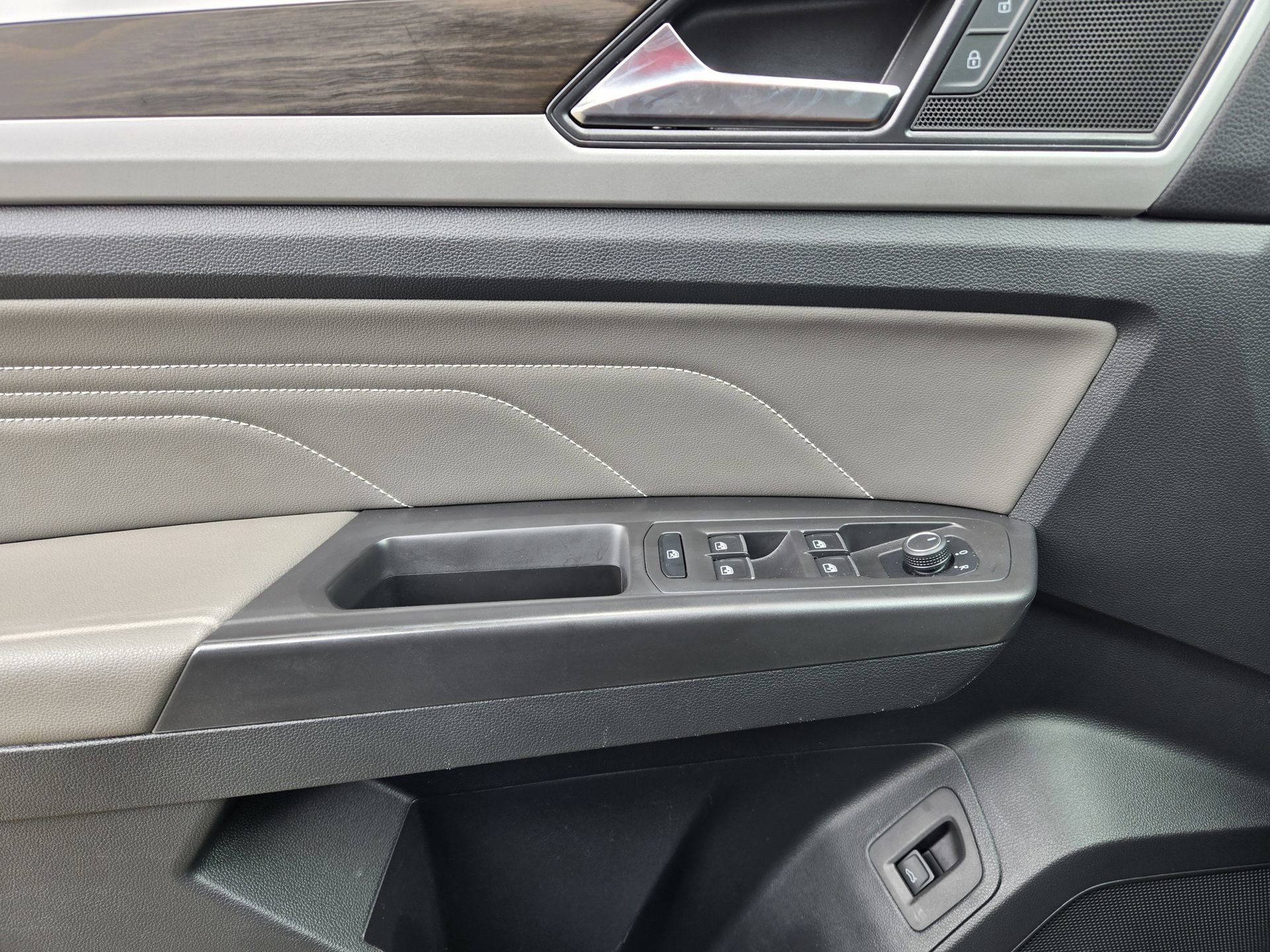 Used 2023 Volkswagen Atlas SE w/ Panoramic Sunroof Package image 20